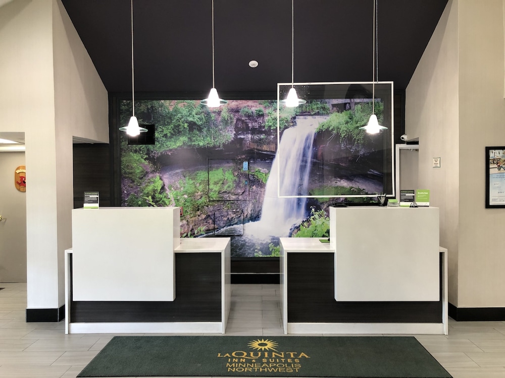 La Quinta Inn & Suites by Wyndham Minneapolis Northwest 4/39