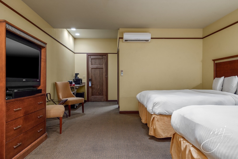 River, 2 Queen Beds