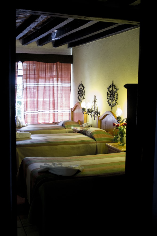 Hotel Pie de la Sierra 2/50