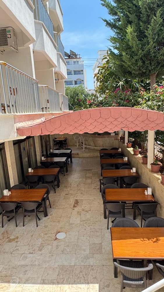Kartel Hotel 43/50