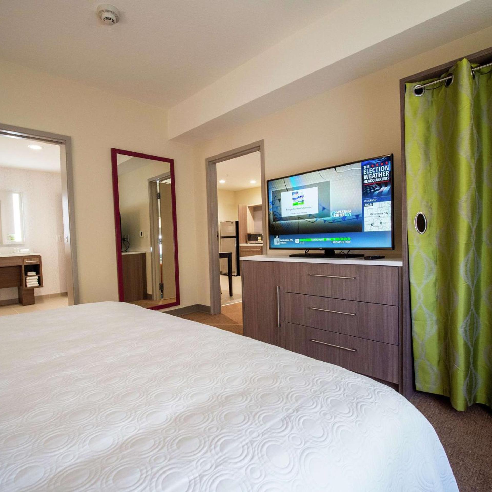 1 BEDROOM, SUITE, KING BED