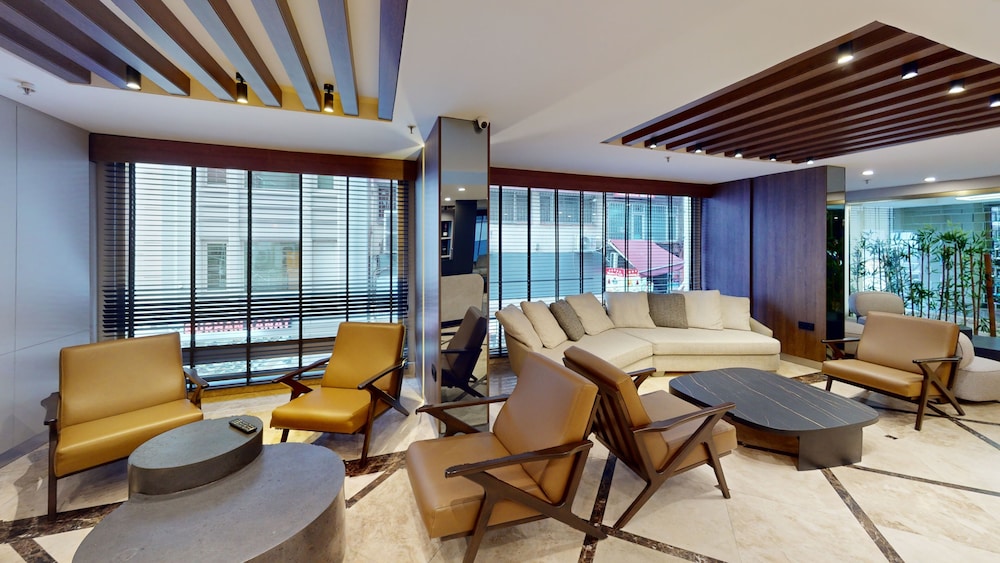 River Hotel 27/39