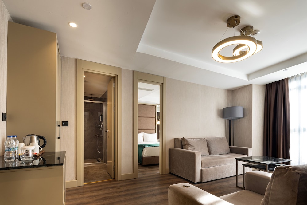 The Nest Hotel 52/70