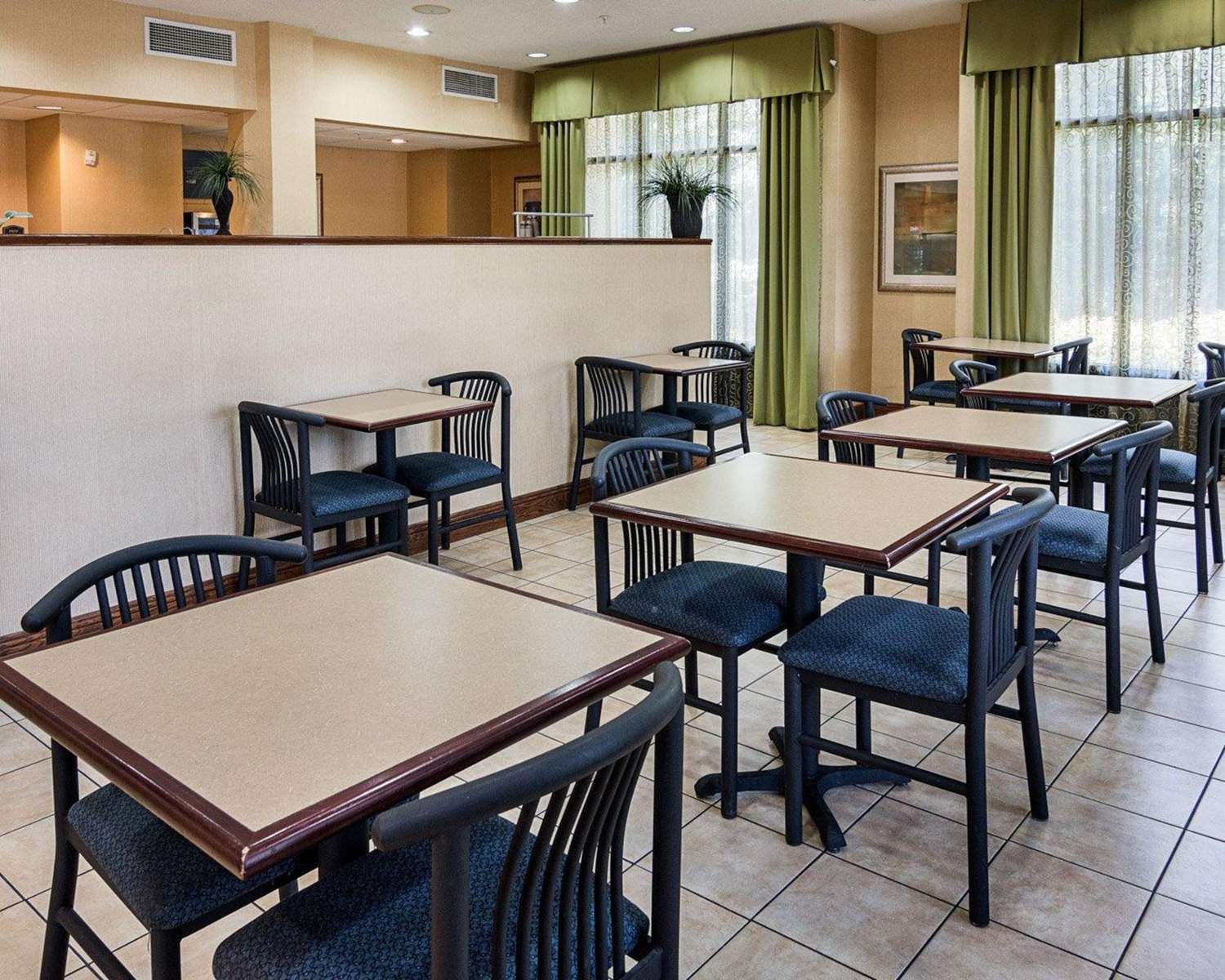 Comfort Suites Nacogdoches 34/44