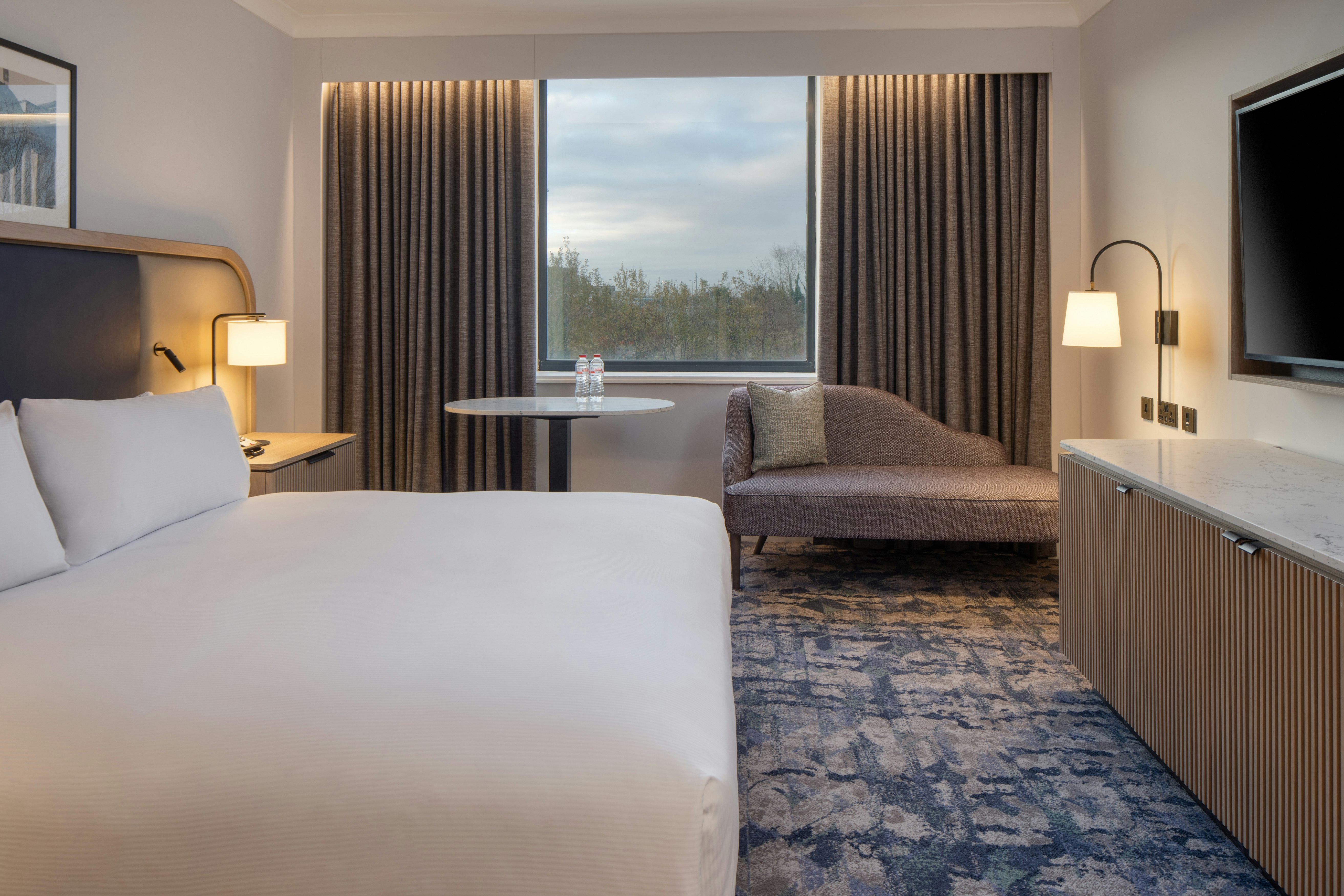 PREMIUM, DELUXE, KING BED