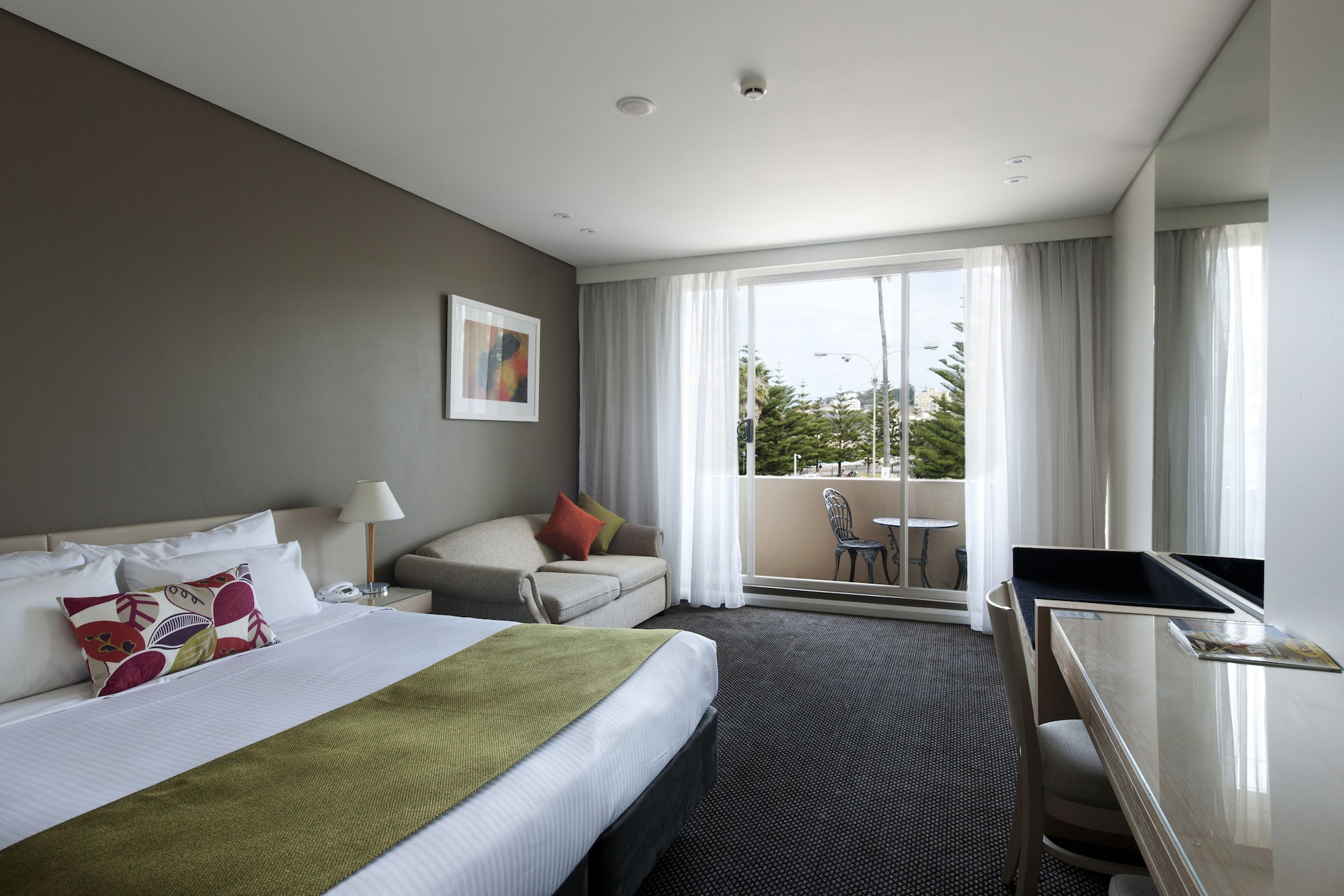 DELUXE, STUDIO, PARTIAL OCEAN VIEW, BALCONY