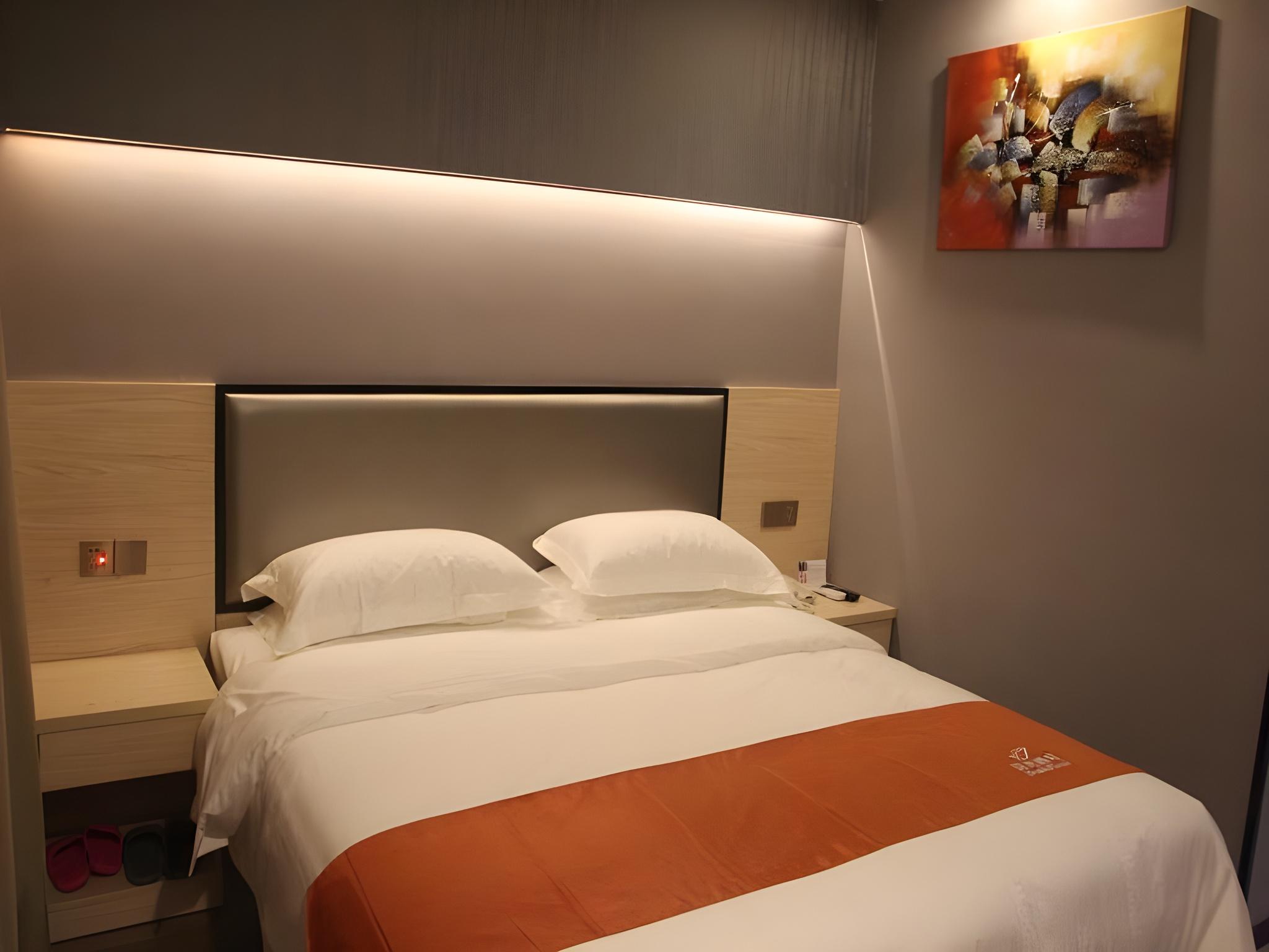 Fashion, Double Bed, Partial View