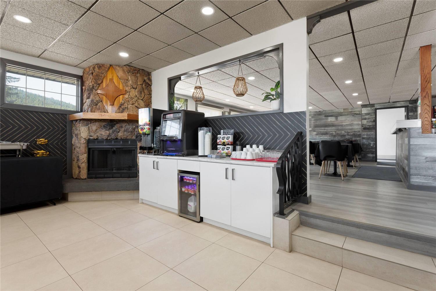 Travelodge By Wyndham Blairmore 8/24