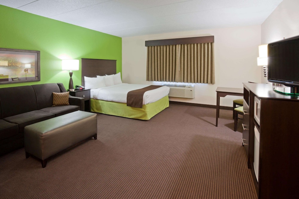 AmericInn by Wyndham Crookston U of M Crookston 10/32