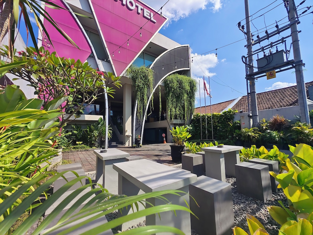 Viva Hotel Kediri by Azana 50/55