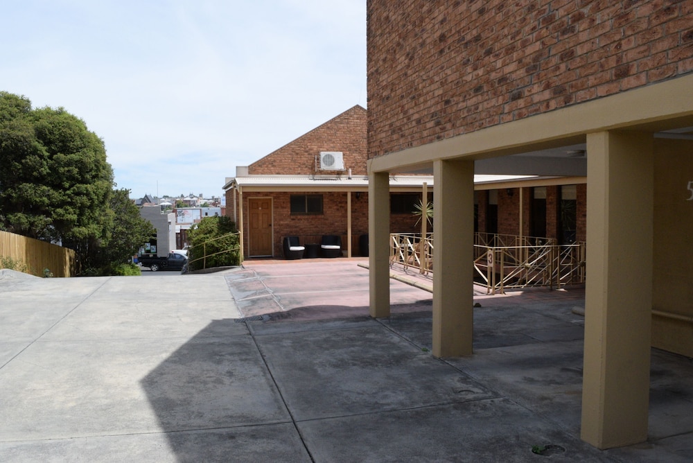 Bakery Hill Motel 2/35