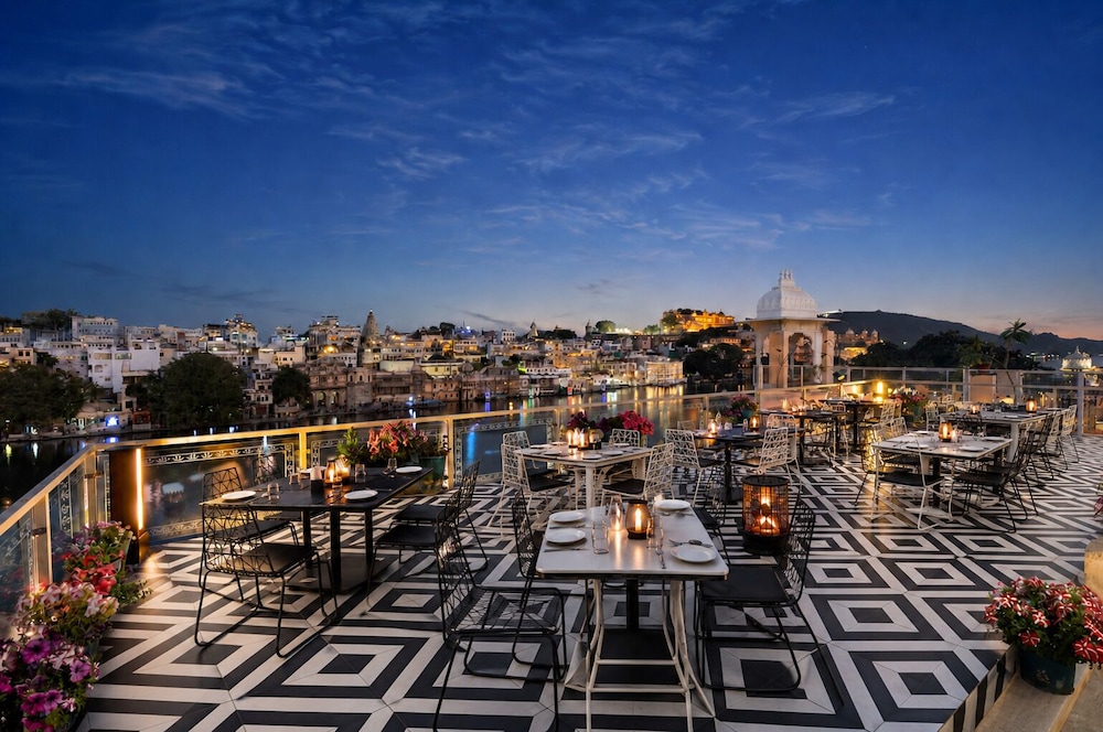 Hotel Sarovar 40/50