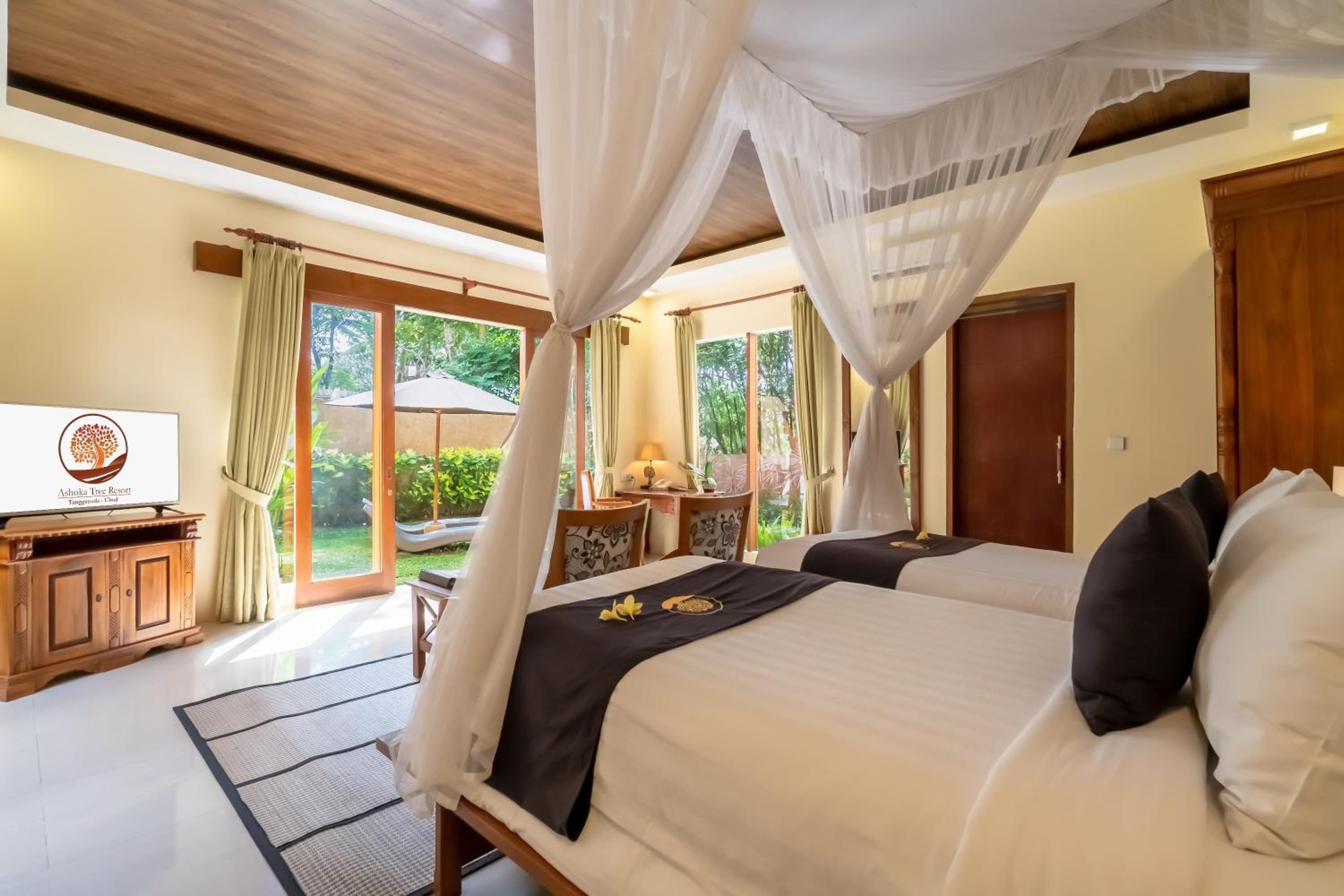 2 Bedrooms, Pool, Villa, Double and Twin Beds