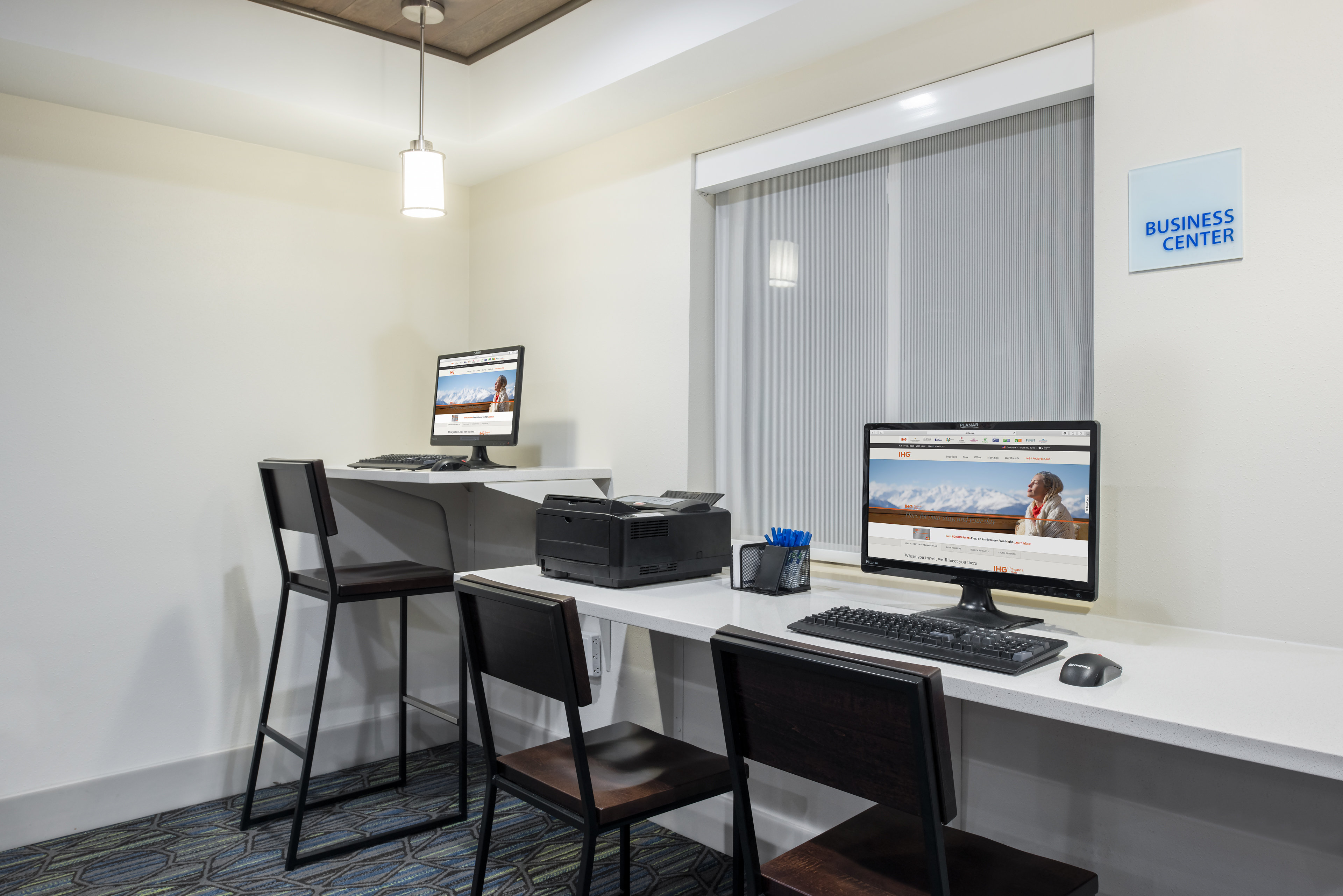 HOLIDAY INN EXPRESS WARRENTON 36/40