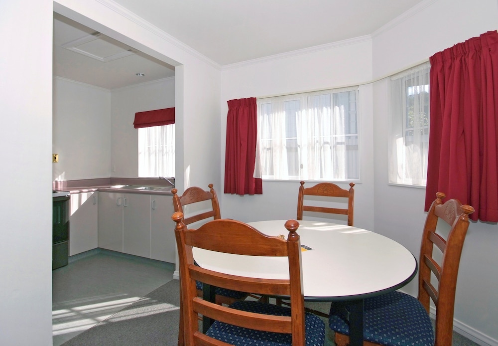 Settlers Motor Lodge 31/43