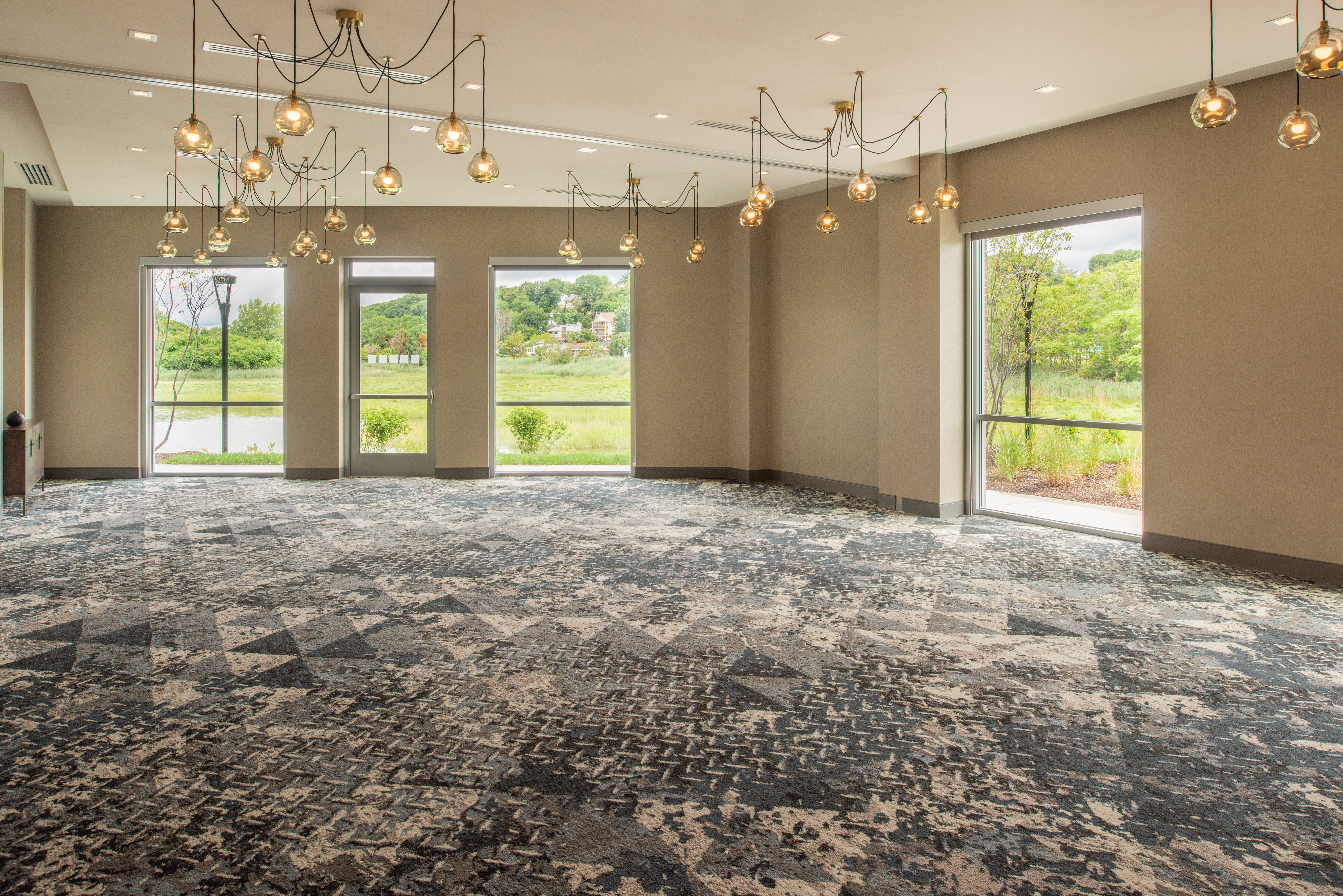 HOLIDAY INN BOSTON LOGAN AIRPORT - CHELSEA 60/64