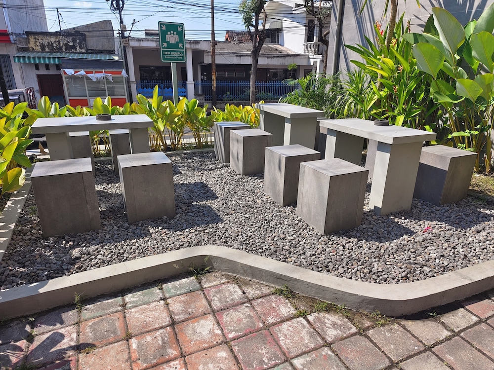 Viva Hotel Kediri by Azana 53/55