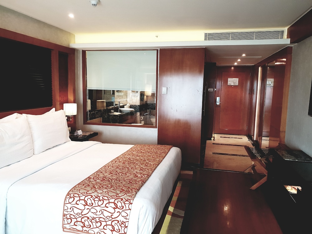 Gokulam Grand Hotel Spa 23/75