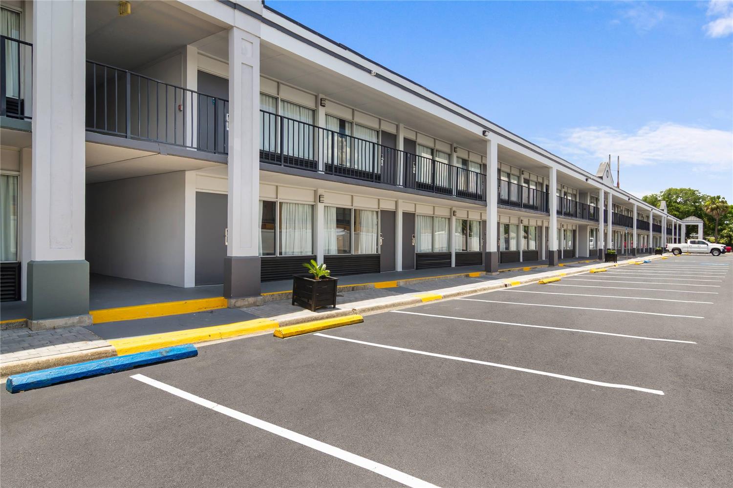 Suburban Studios Orange Park - Fl image