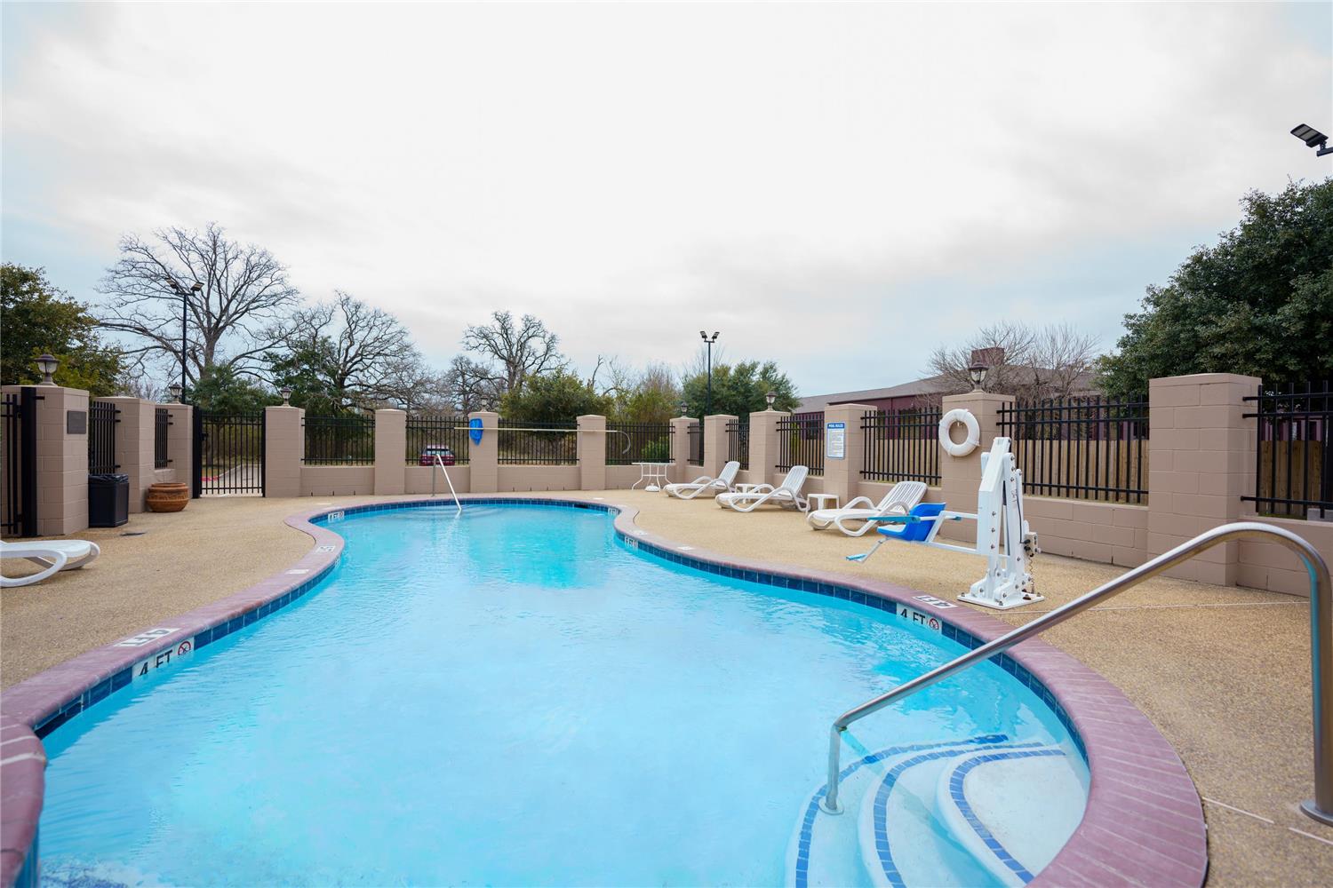 Comfort Suites University Drive, College Station, TX 28/41