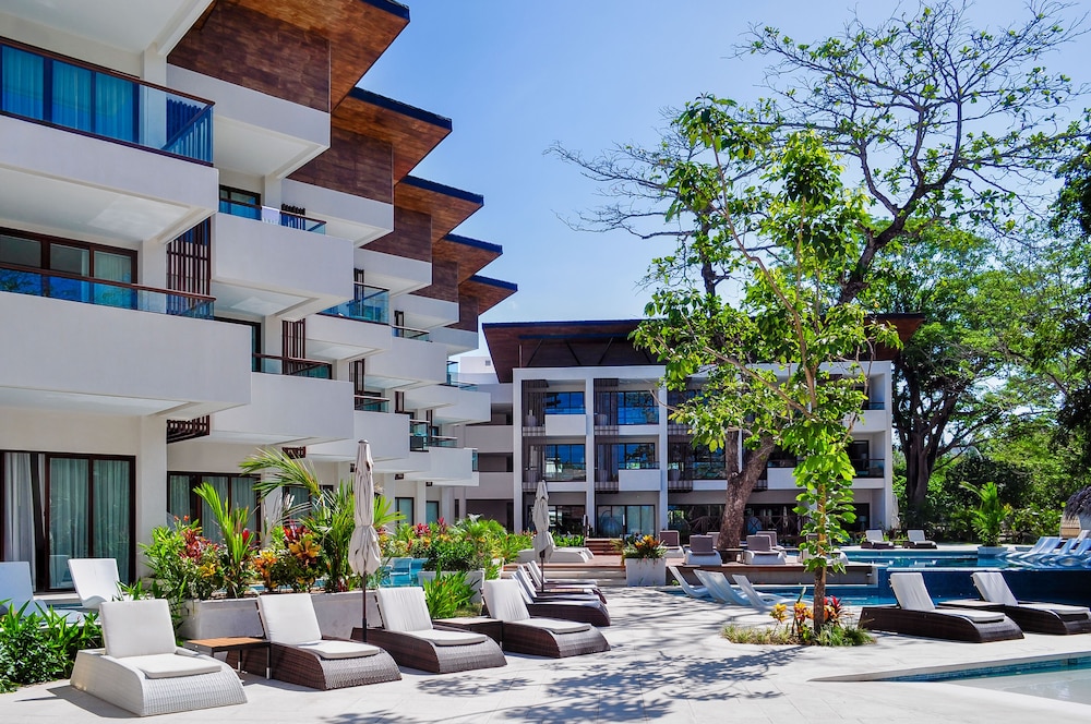 Azura Beach Resort - Adults Only 8/67