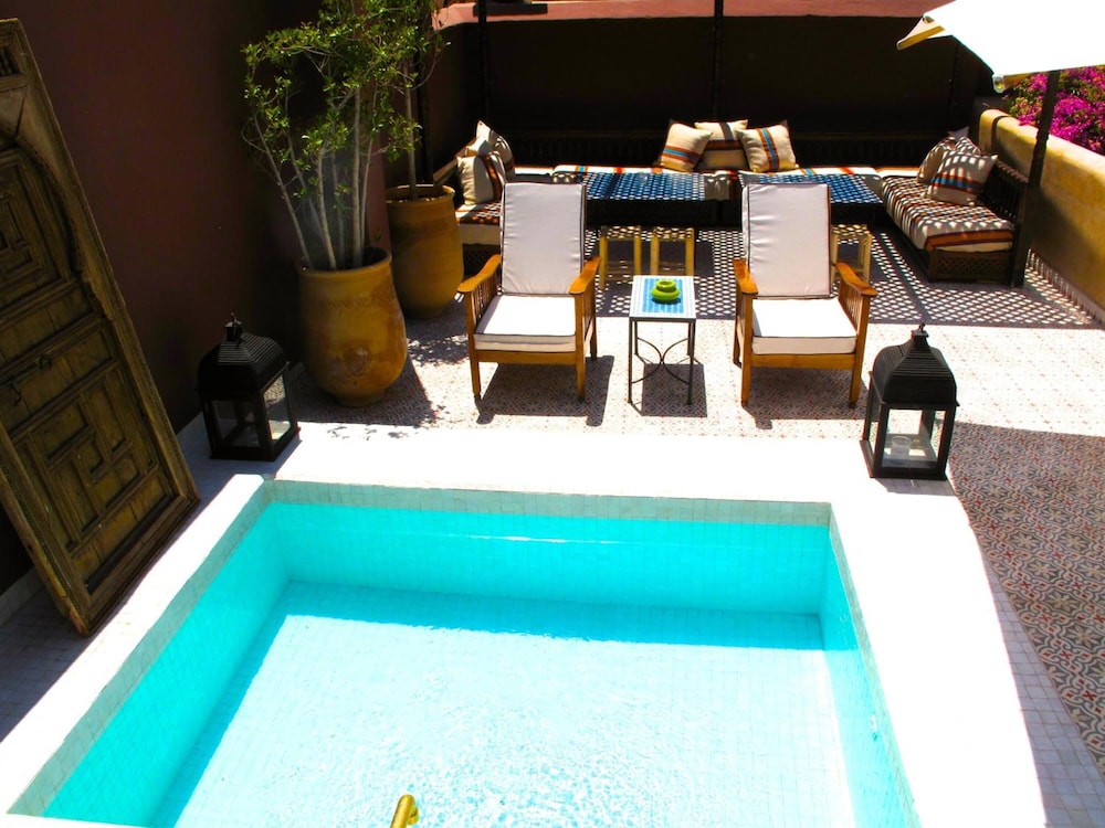 Riad Les Yeux Bleus 9/75
