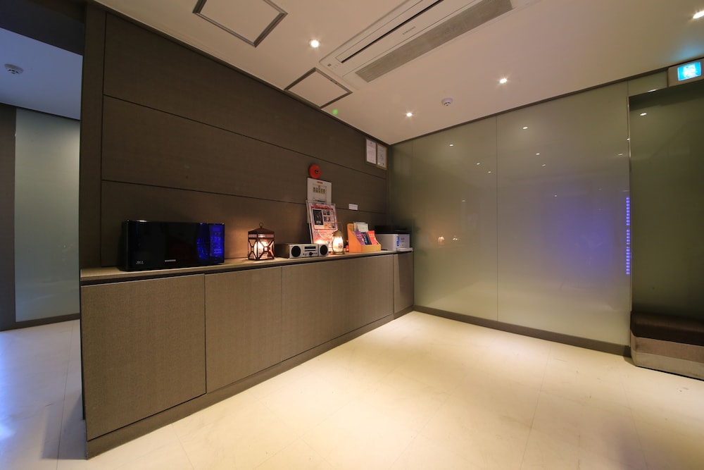 Hotel M Story 6/44