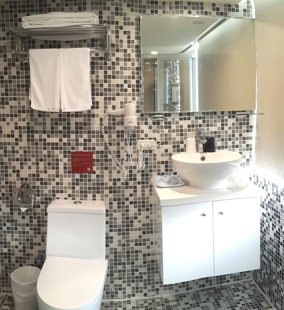E House Hotel 36/65