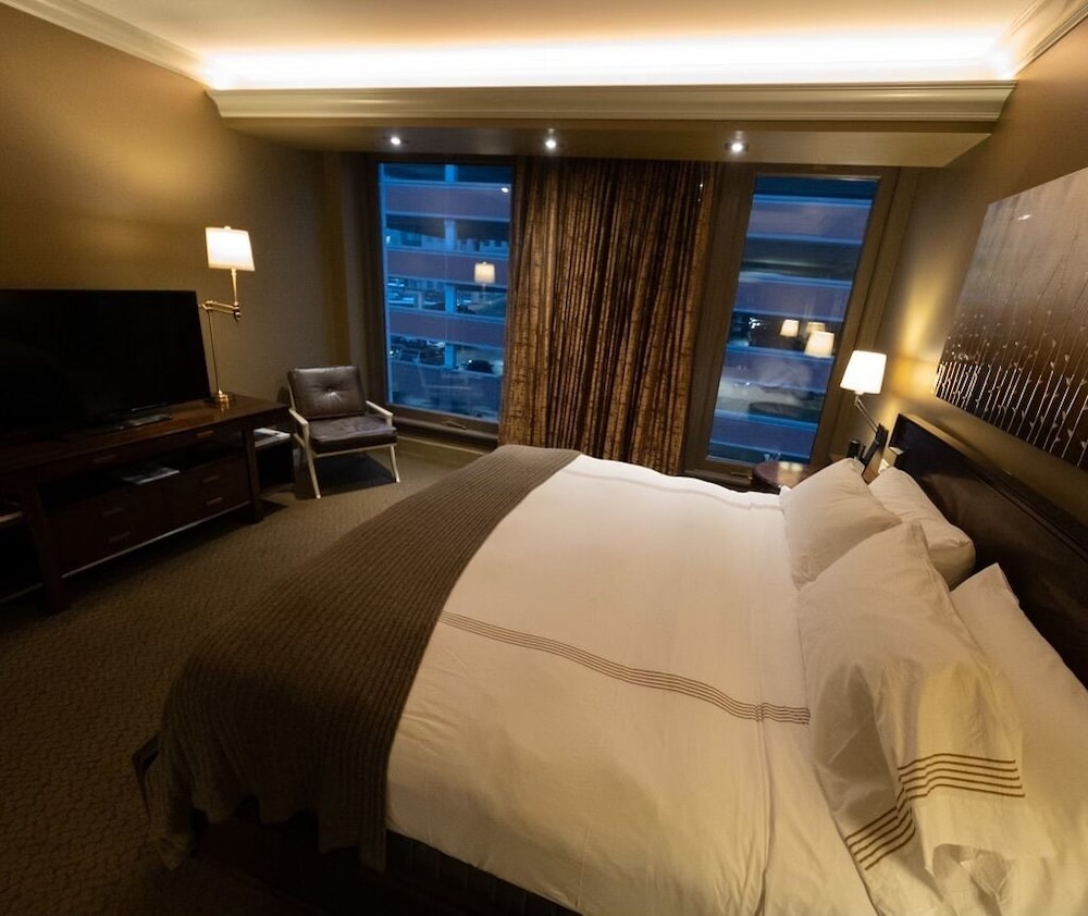 Curtiss Hotel Ascend Hotel Collection 17/50