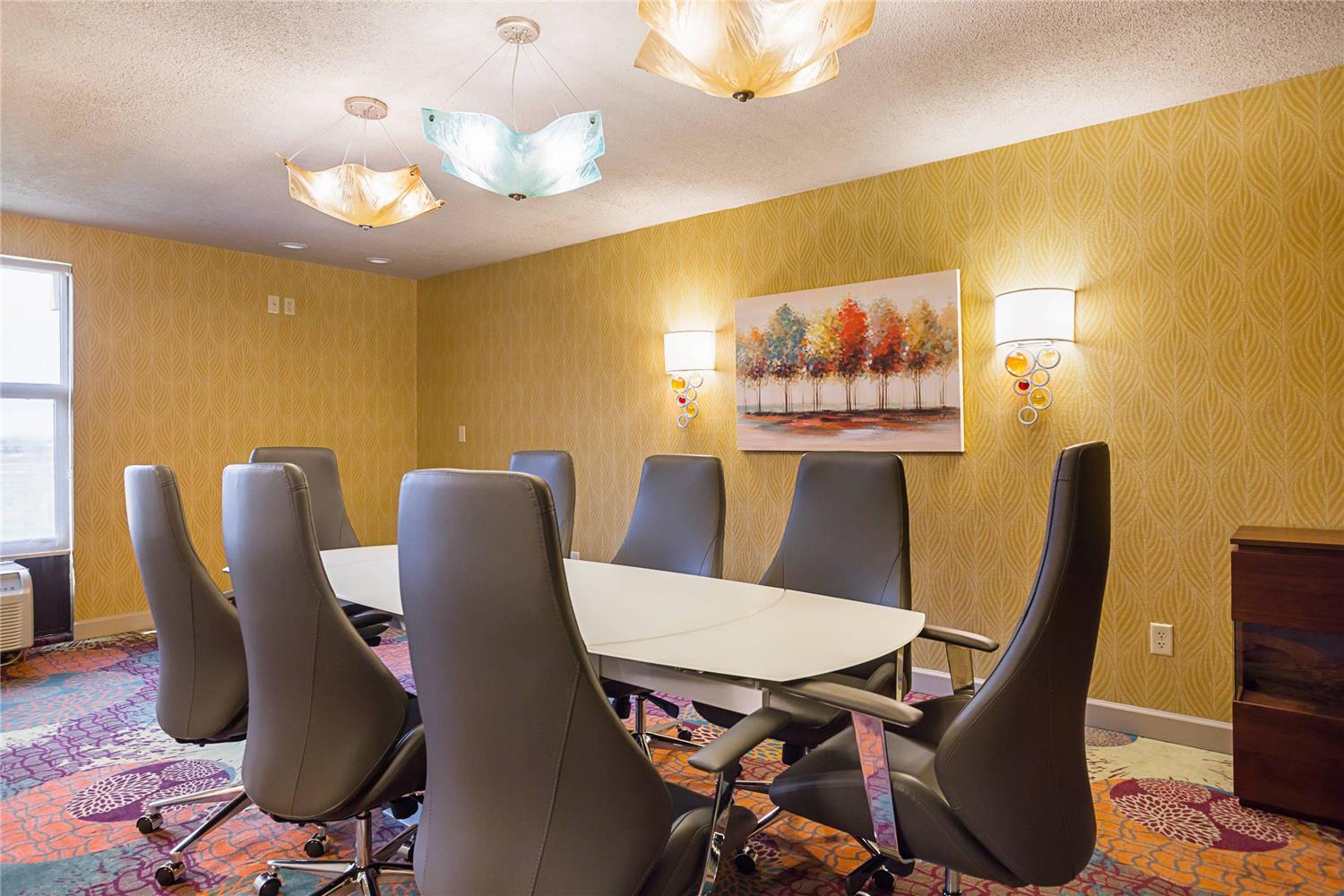 Clarion Inn & Suites Evansville Eastland Area 26/29