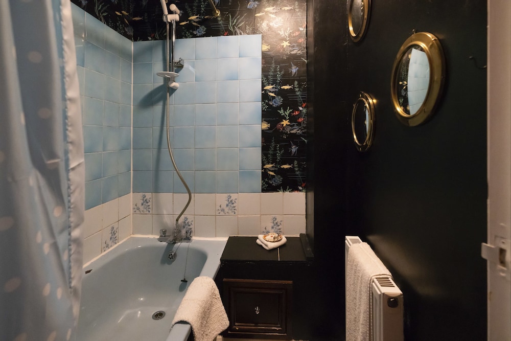 La Rosa Hotel 50/50