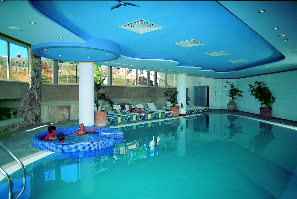 Paphos Gardens Apartments 12/91