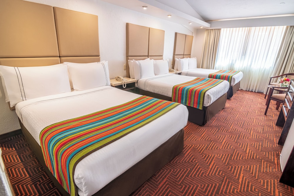غرفة ثلاثية بسريرين مزدوجين بإطلالة على البحيرة، Sonesta Hotel Posadas del Inca Puno 3/8