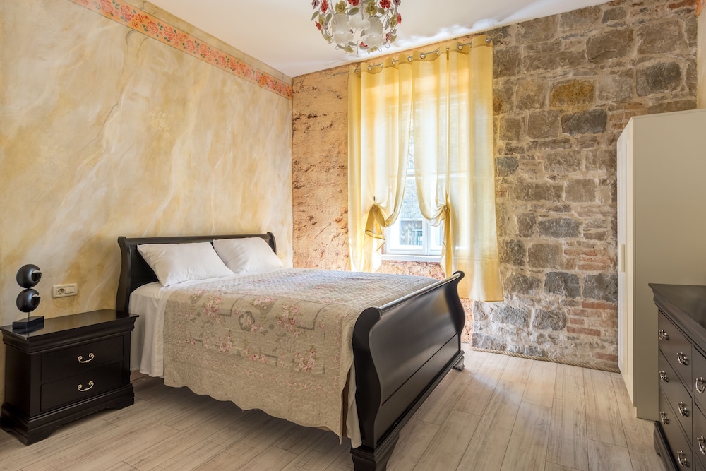 PIETRA ROSSA Luxury Rooms 26/66