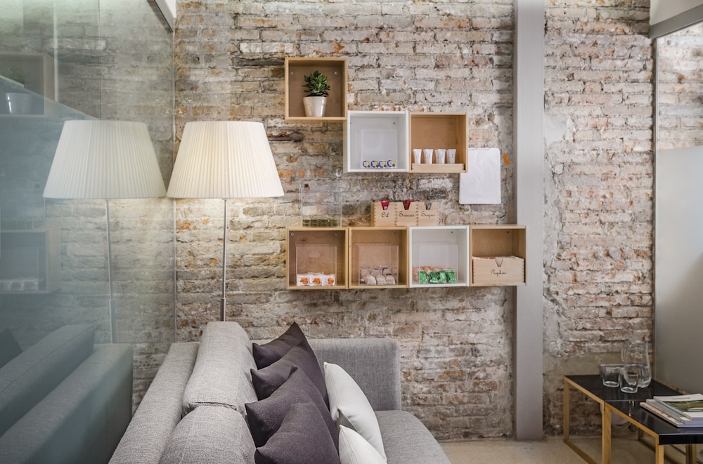 Eric Vokel Bcn Suites 17/51