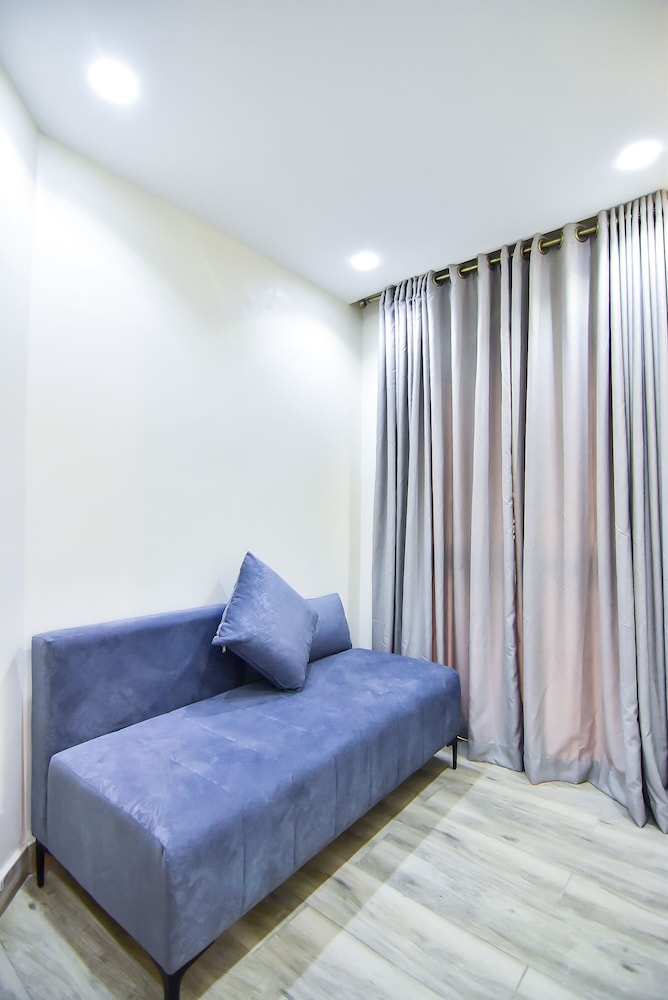 Pearl Gate Hotel 5/50