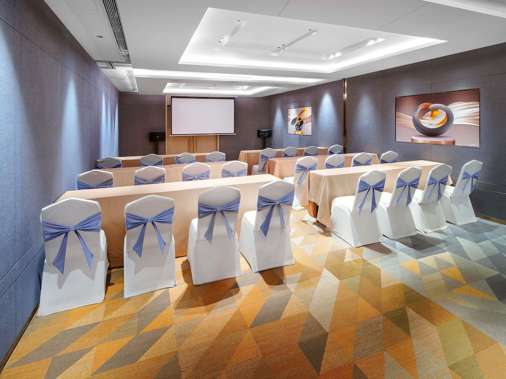 Novotel Shenzhen Bantian 49/50