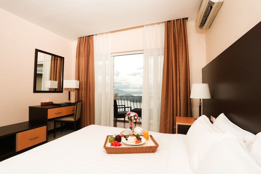 The Lake Hotel Tagaytay 11/44