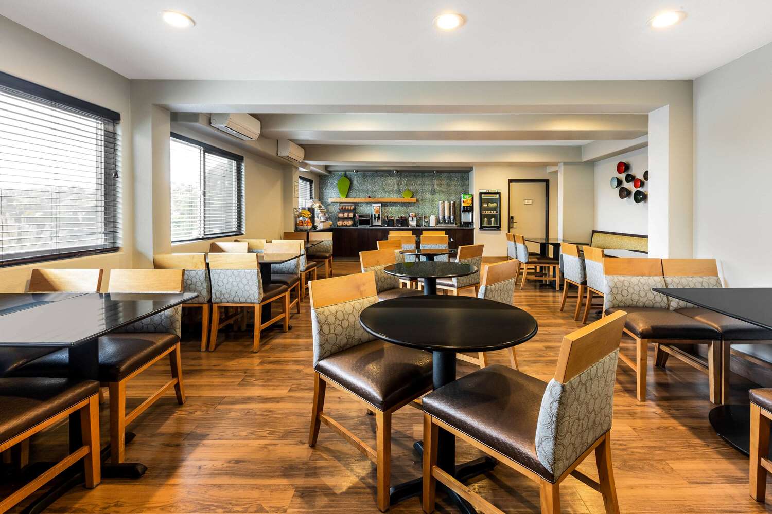 restaurant cafeteria