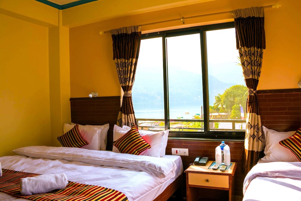 DELUXE, DOUBLE BED