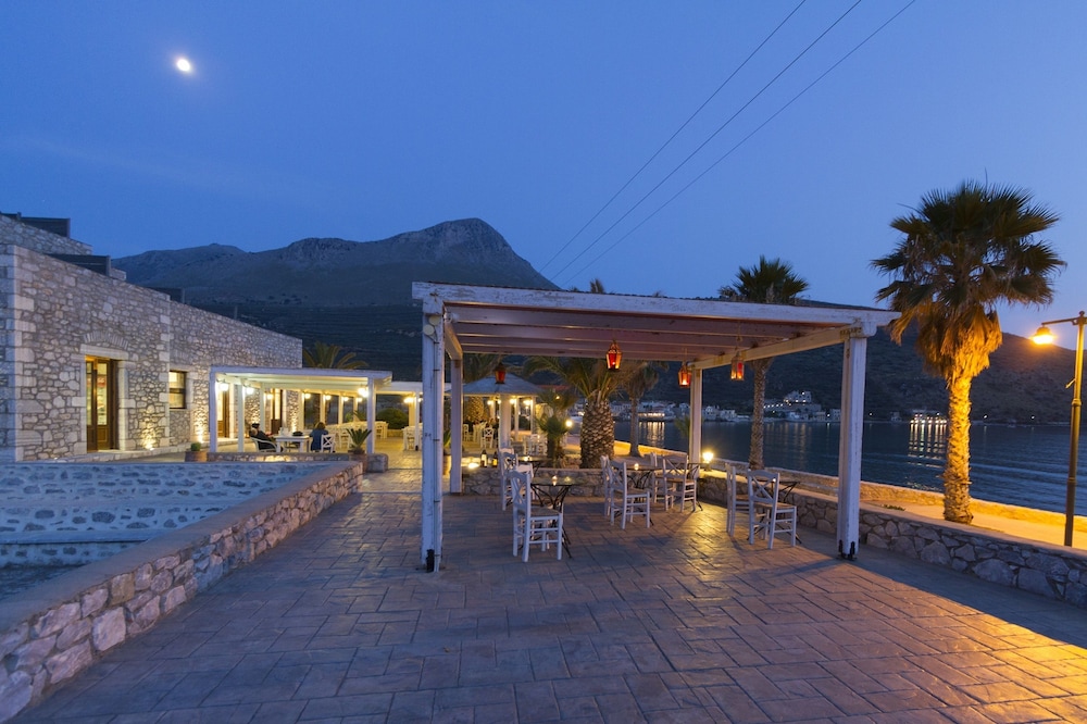 ITILO TRADITIONAL HOTEL 66/68