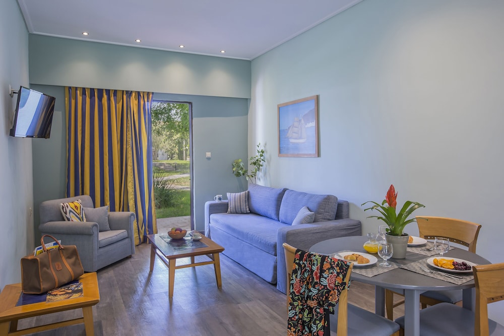 Golden Coast Hotel and Bungalows 51/75