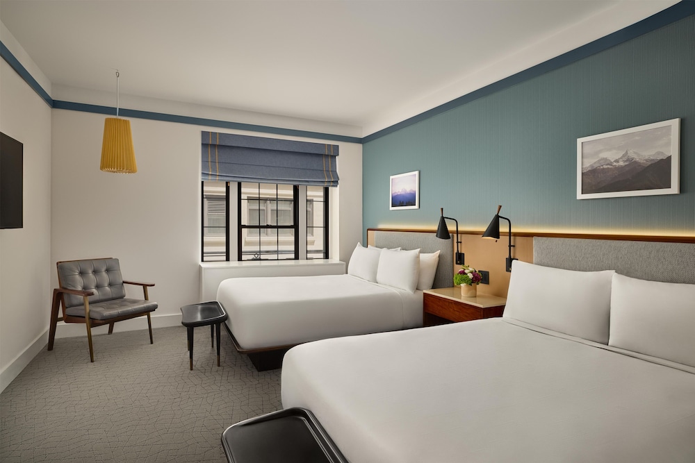 Deluxe, 2 Queen Beds