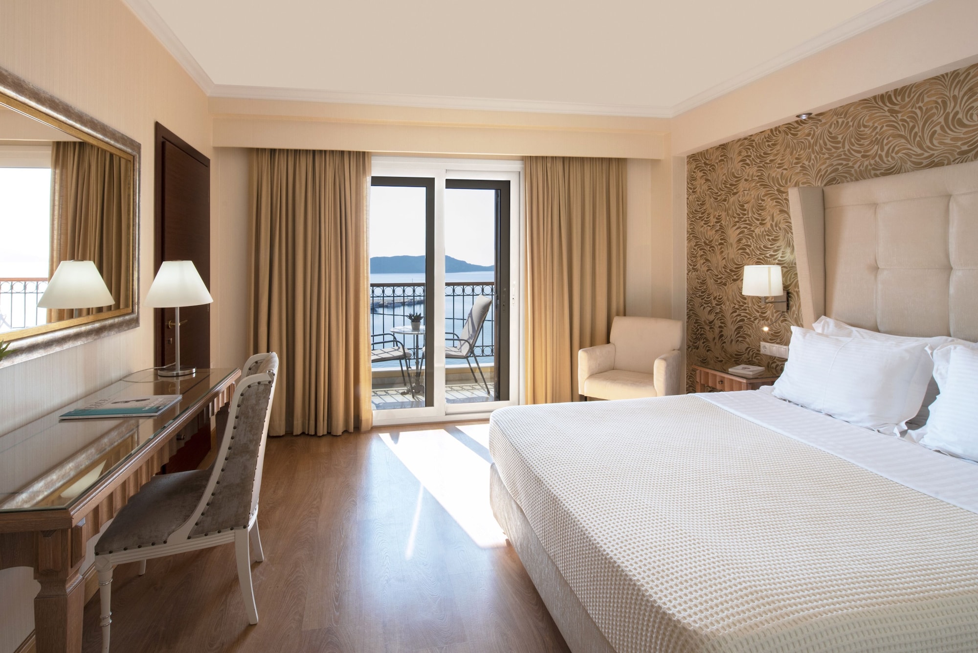 DELUXE, SEA VIEW