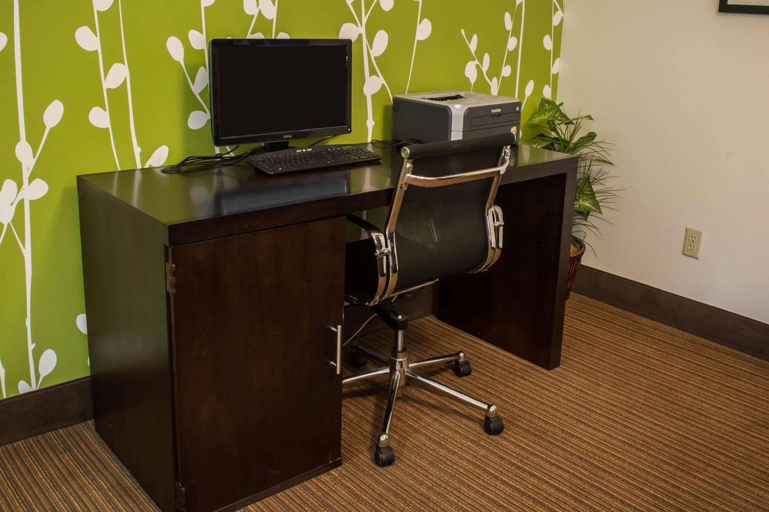 Sleep Inn & Suites Harbour Pointe VA 18/20