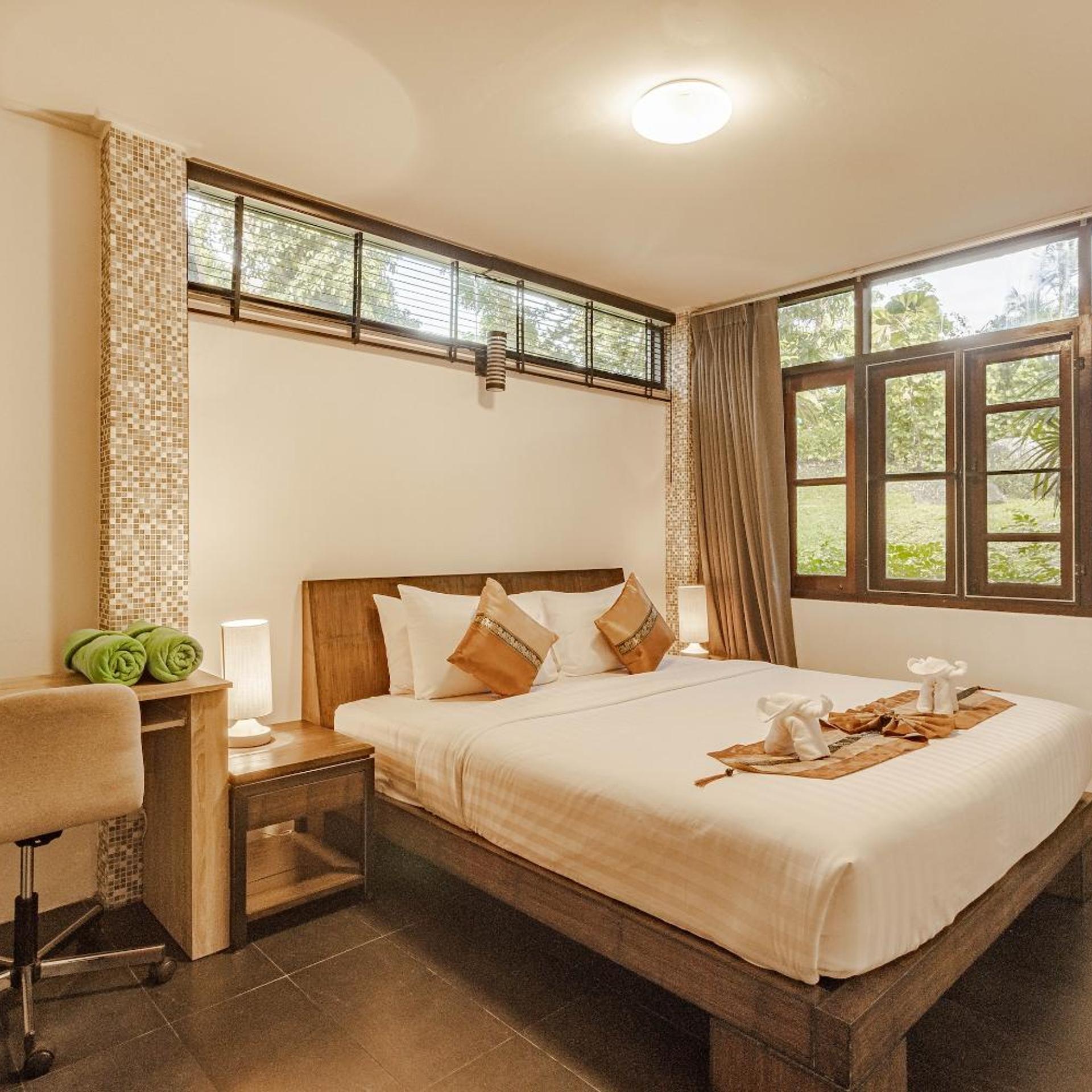 2 Bedrooms, Garden, Suite