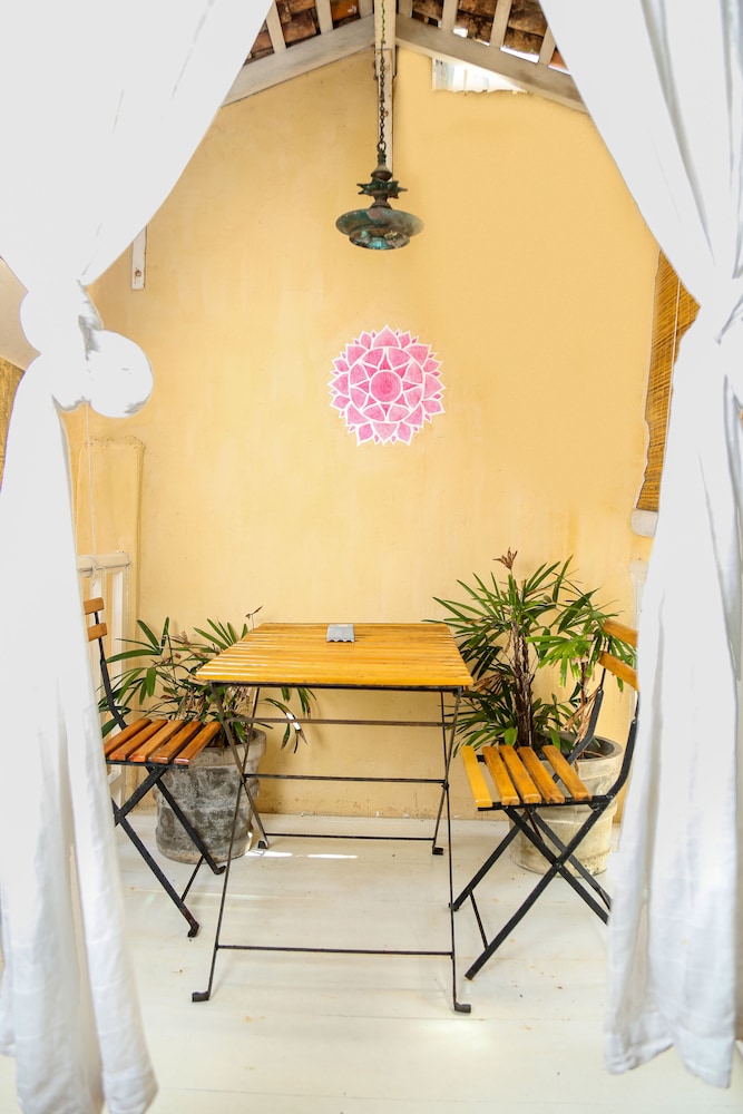 Mango House 11/71
