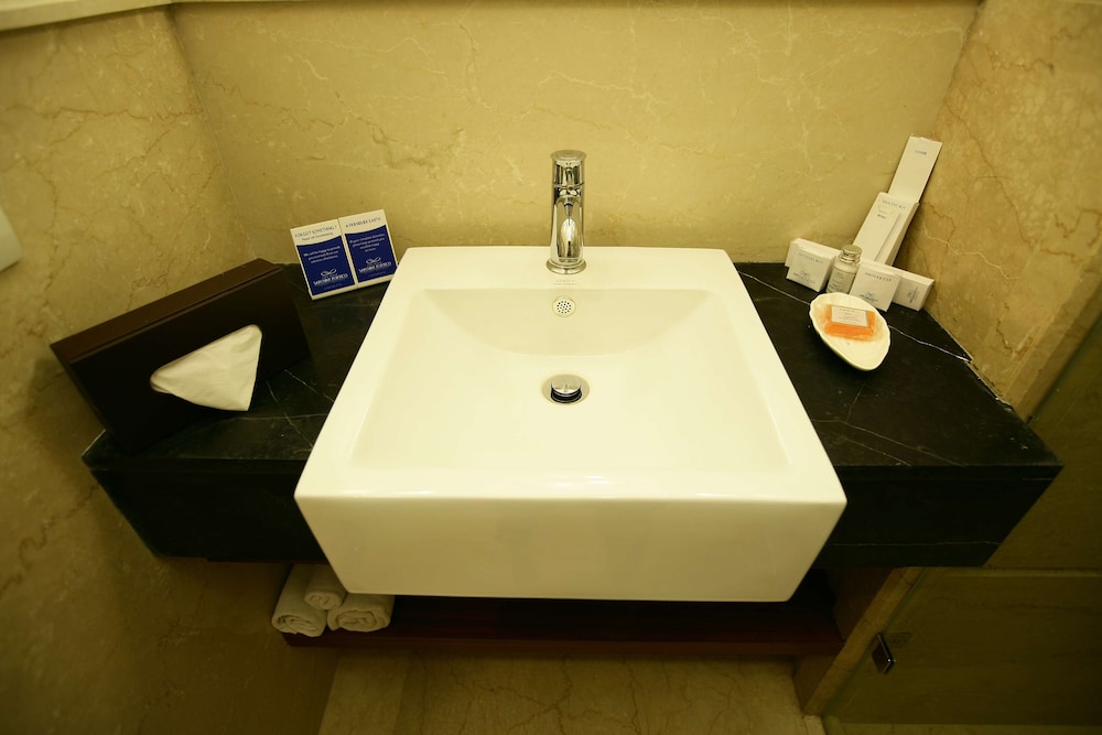 Majestic Court Sarovar Portico 44/46