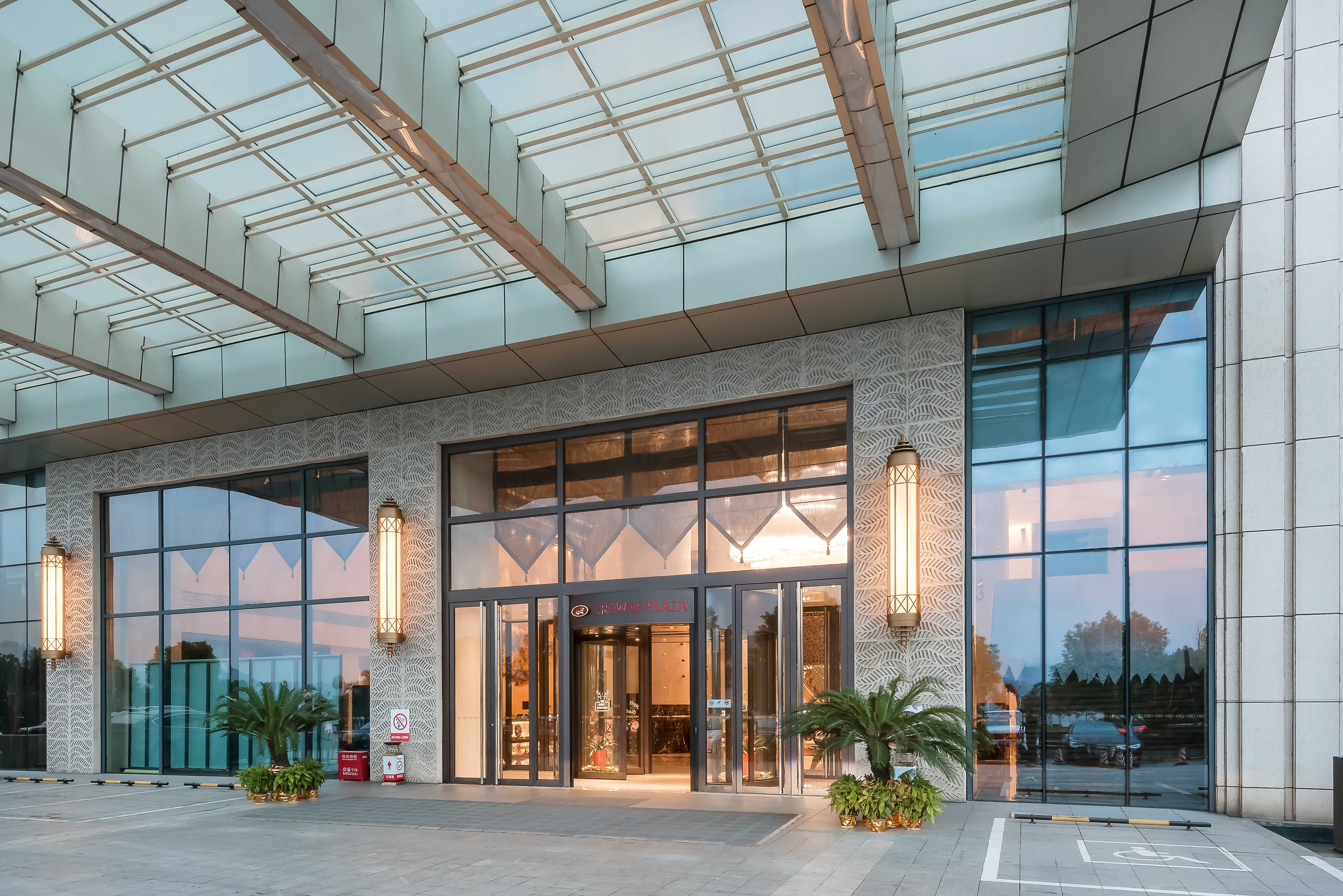 CROWNE PLAZA YICHANG 2/50
