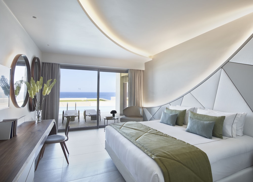 DELUXE, SEA VIEW, POOL ACCESS